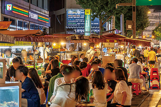 Experience the Magic of Korean Nights: Dive into “Yajang” Culture!