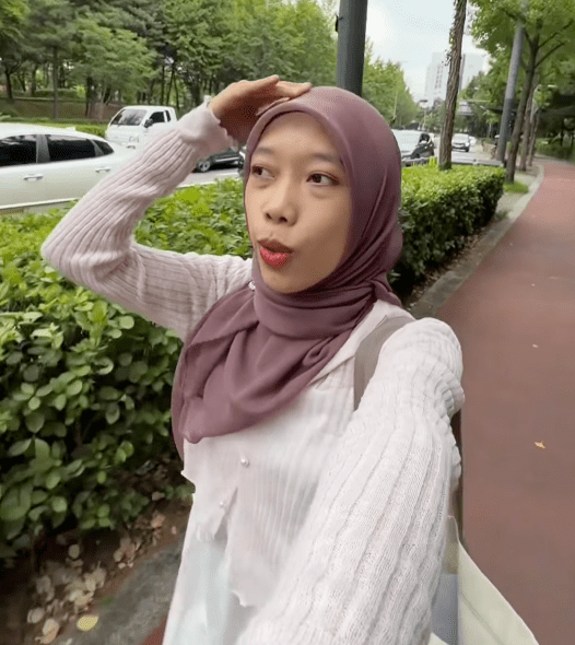 Pay in Rupiah, Chat in Any Language — This App Is a&nbsp;Game-Changer!