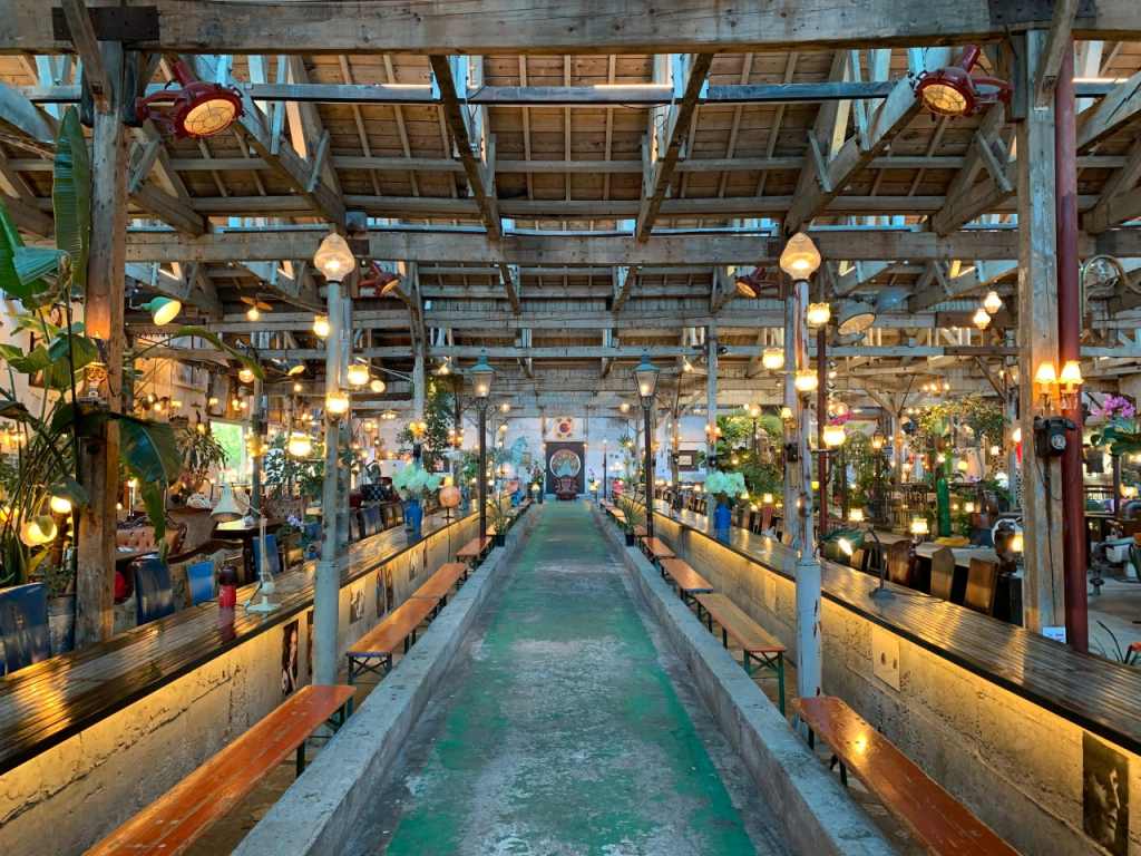 Experience Korea’s Hottest Trend: Gallery Cafes ☕ — Where Art Meets&nbsp;Coffee